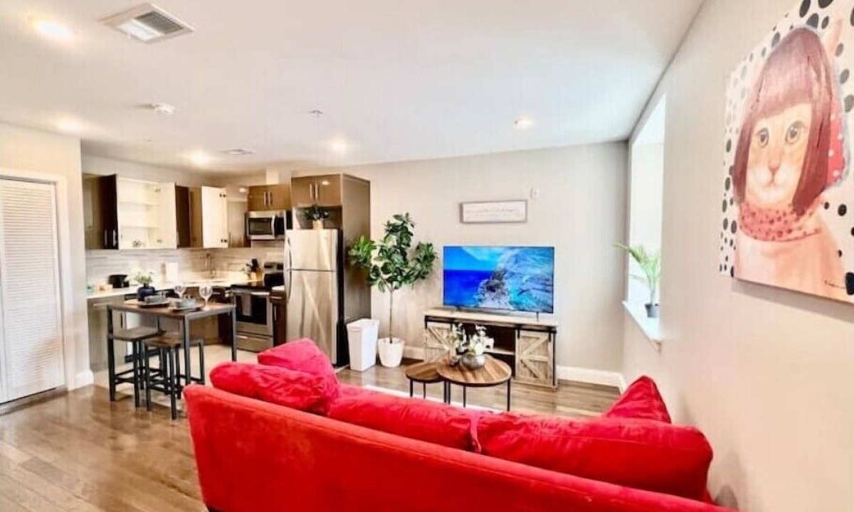 Logan Square Apartment | 304 Stunning and comfy 1BDR APT in Center city