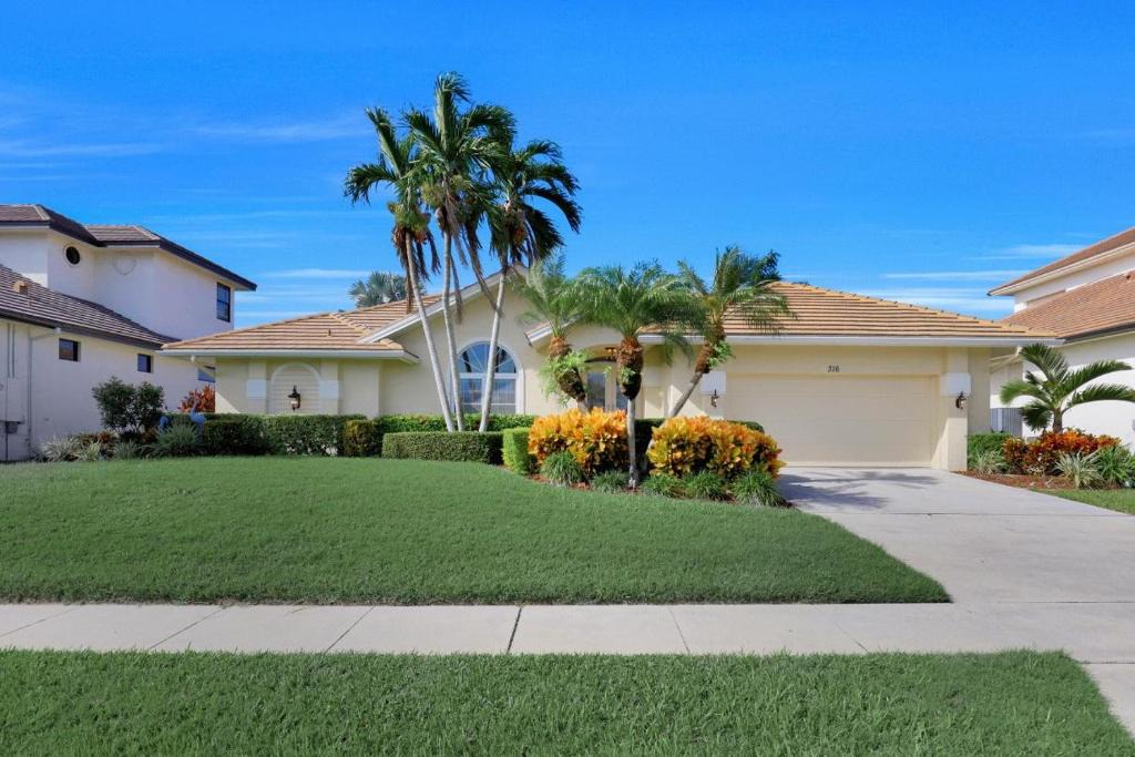 Marco Island House | 316 Edgewater Court