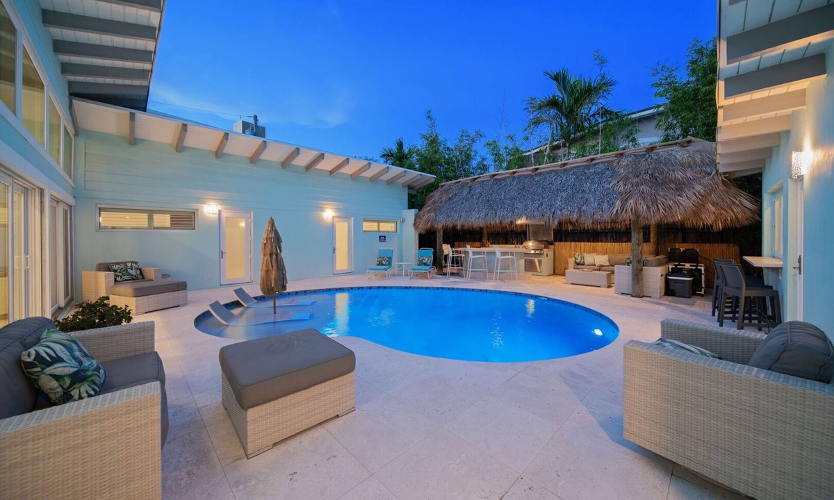 Lighthouse Point House | 3211 Managed by Brampton Park