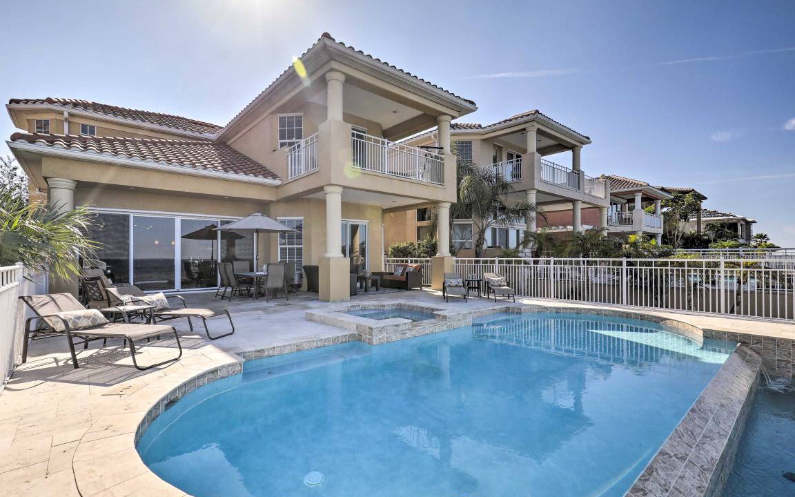 Apollo Beach House | 334 m² House ∙ 5 bedrooms ∙ 10 guests