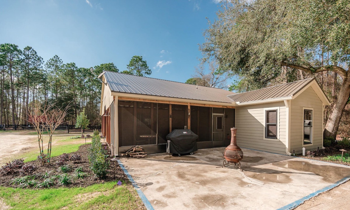 Bronson Cottage | 35 minutes from both Gainesville and Ocala, 20 minutes from HITS