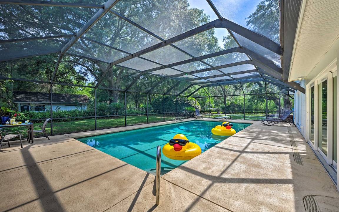 Bearss Plaza House | 350 m² House ∙ 4 bedrooms ∙ 18 guests