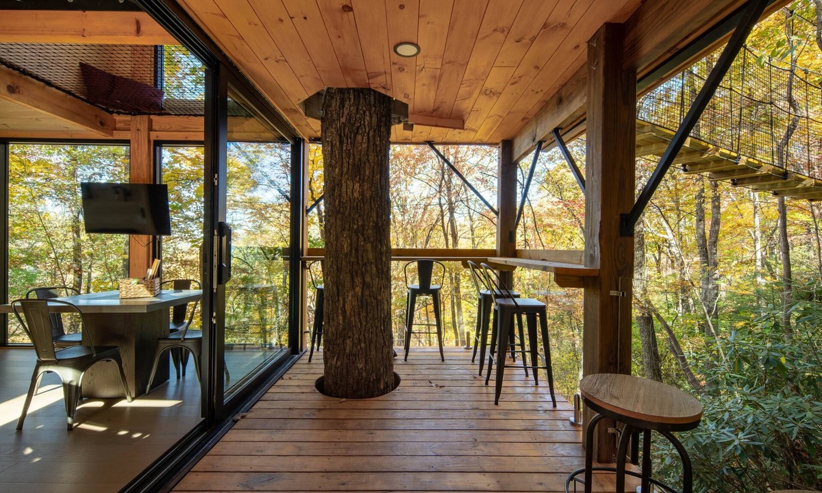 Sugarfork Cabin | 360° Glass Treehouse in the Canopy - The Cūbus