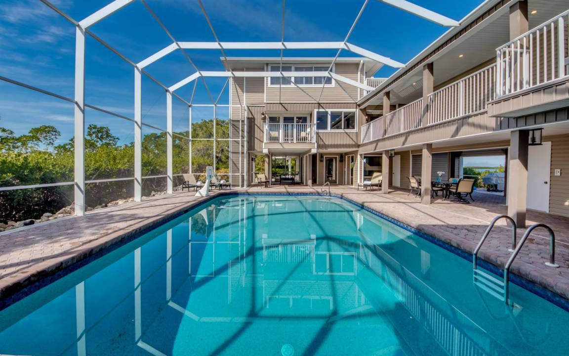 Mid Island House | 369 m² House ∙ 5 bedrooms ∙ 14 guests