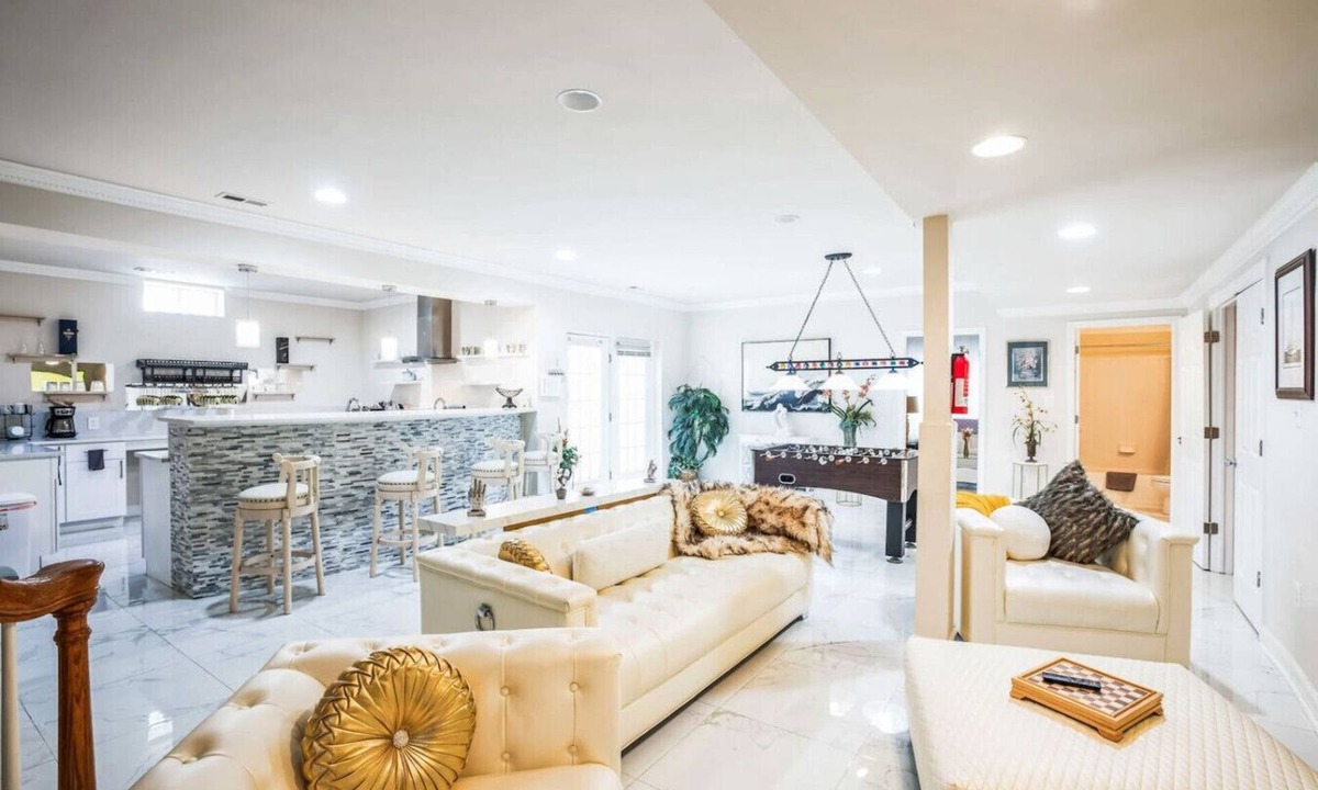 Fairland House | 372a) Cozy Lower-level Retreat 3 Rooms+pool Table