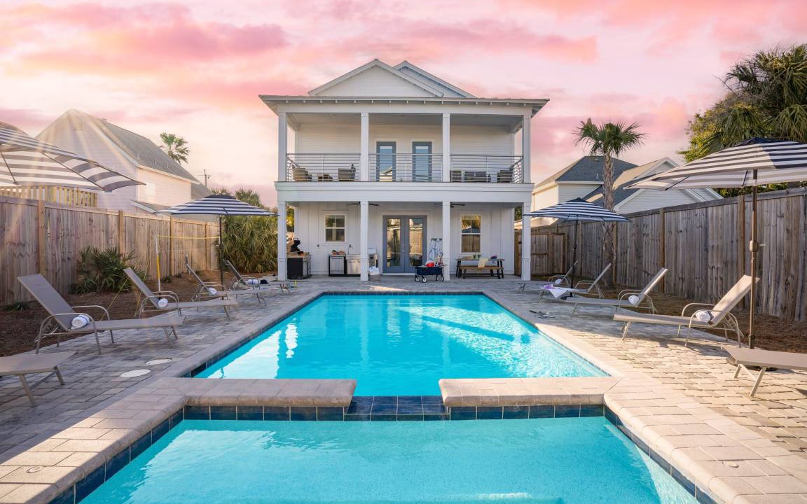 Crystal Beach House | 384 m² House ∙ 8 bedrooms ∙ 20 guests