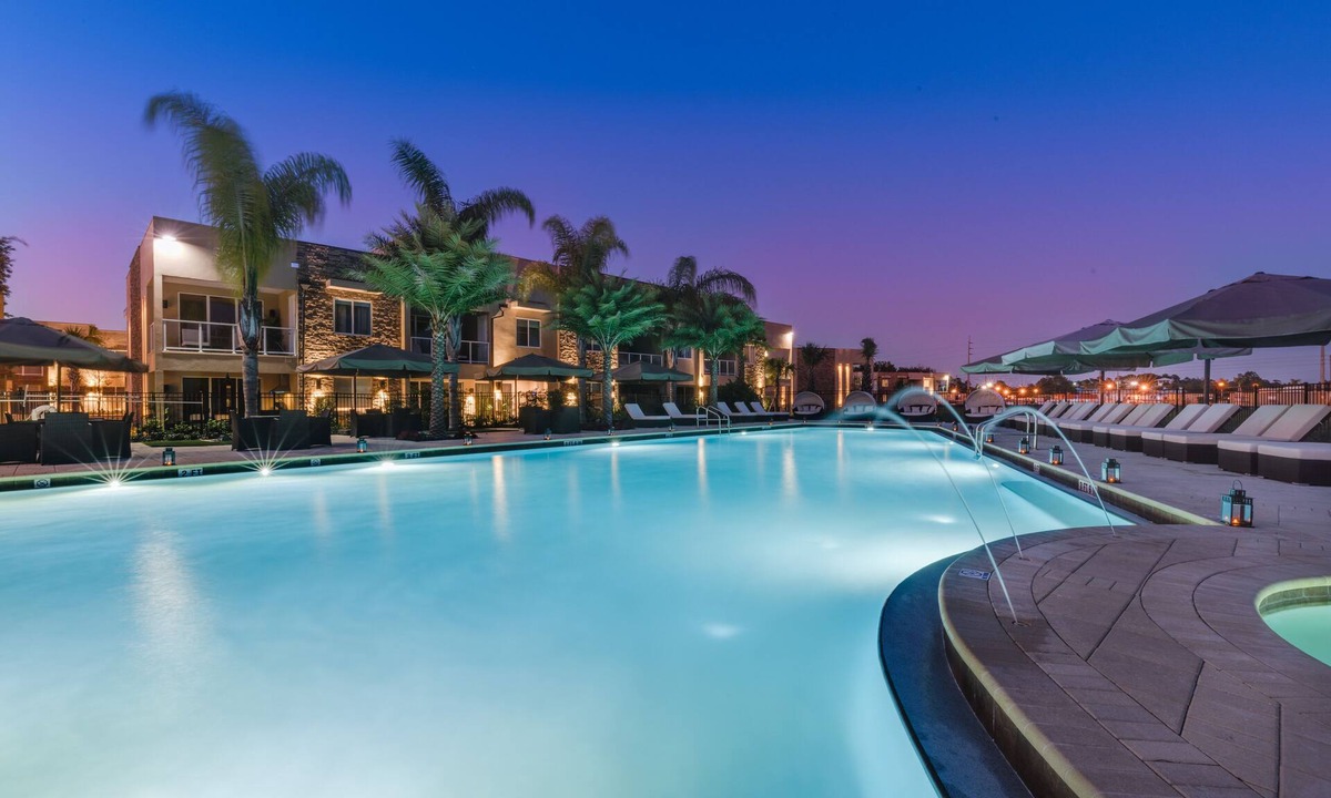 Florida Central Atlantic Coast House | 3B/R Heated Pool, Near Disney, Free Parking Free Wi-Fi