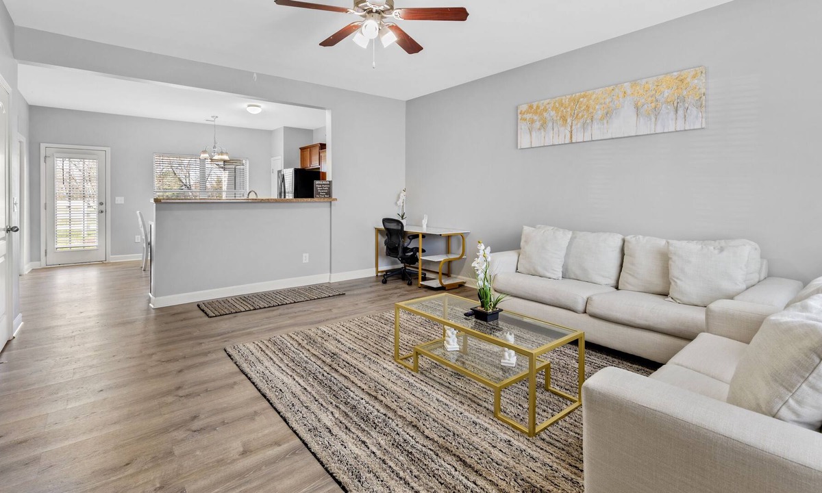 Murfreesboro House | 3BD2.5 BTH Just 8 minutes from TheAvenueMurfreesboro!
