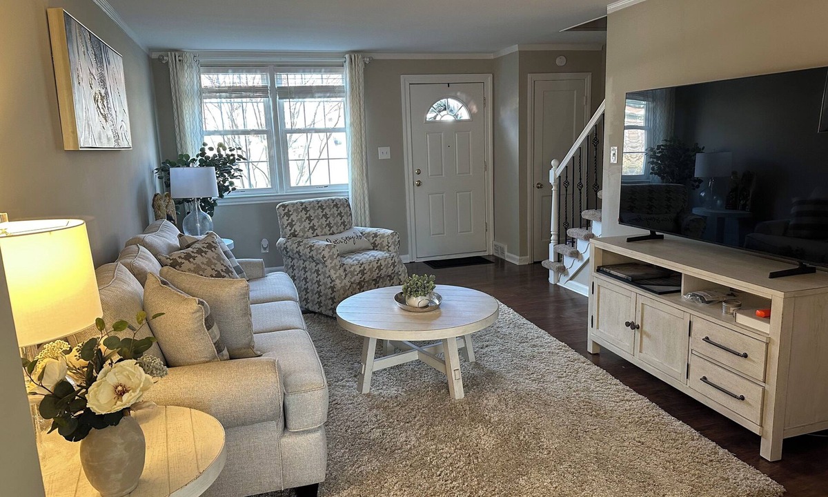Newark House | 3BR/1BA Townhouse easy walk to University of Delaware campus, free parking spot.