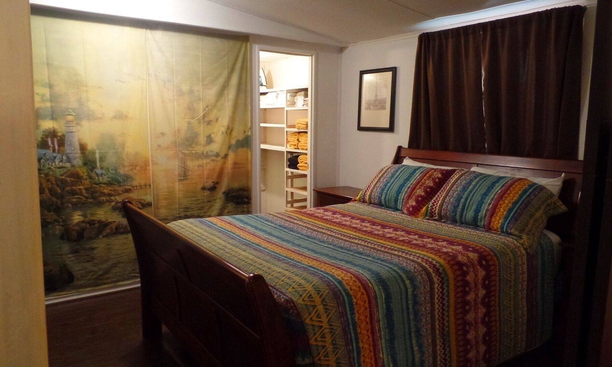 Powell House | 3br/2ba, Pets Allowed, Wash/Dryer, Work Building, Amenities