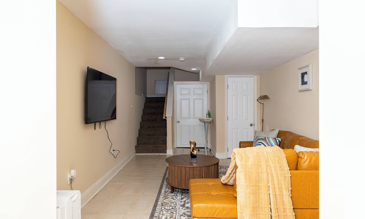 Downtown Baltimore House | 3BR 4 Bath 2-Min Walk to Johns Hopkins Hospital.