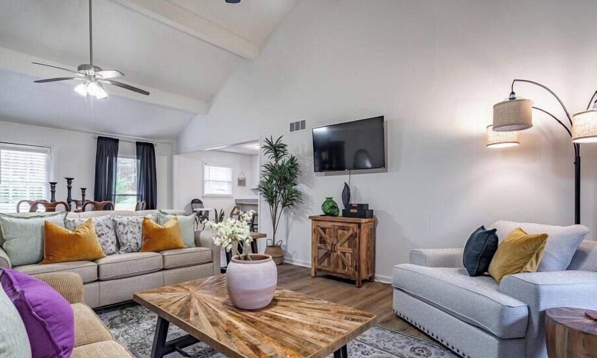 Douglasville House | 3BR Peach Ranch Stay - Work Desk - Pet Friendly!