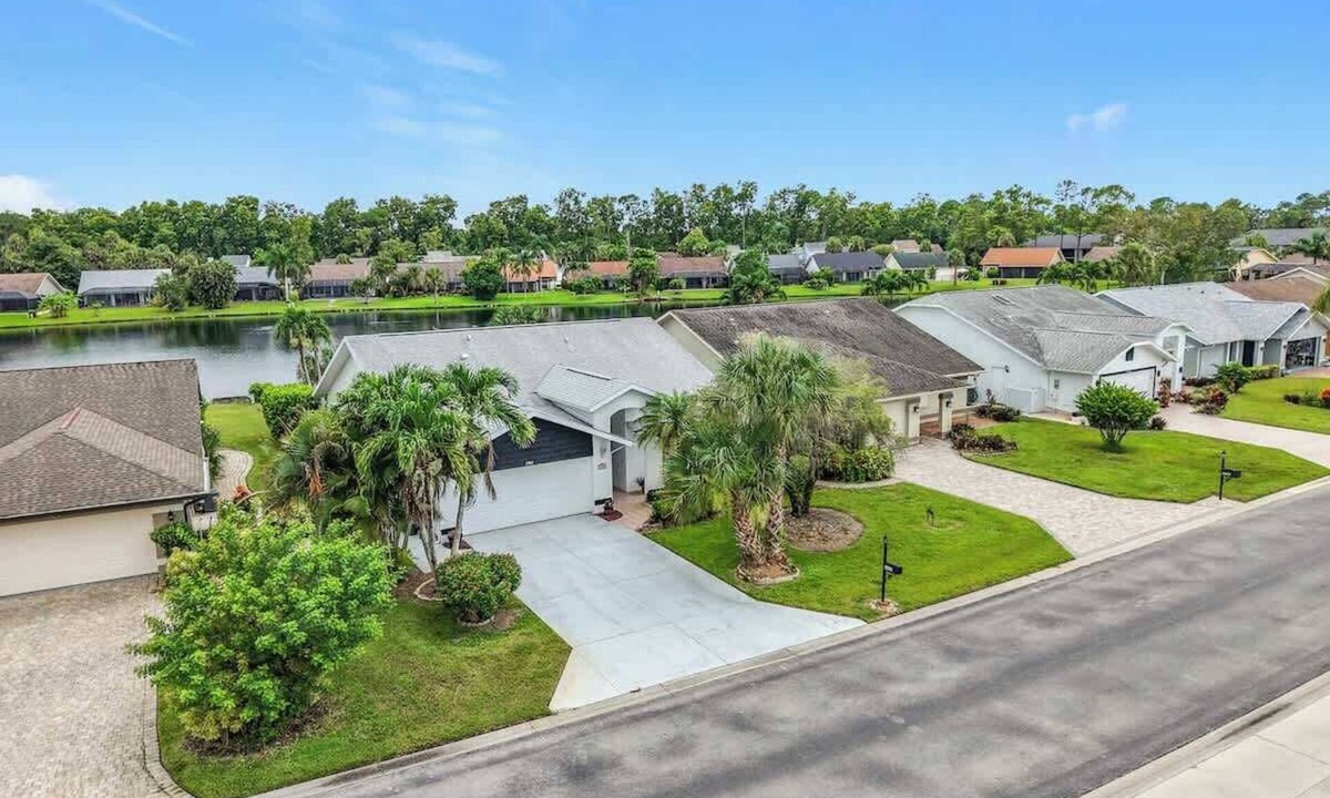 Naples House | 3BR Retreat – Hot Tub, Fire Pit & Parking