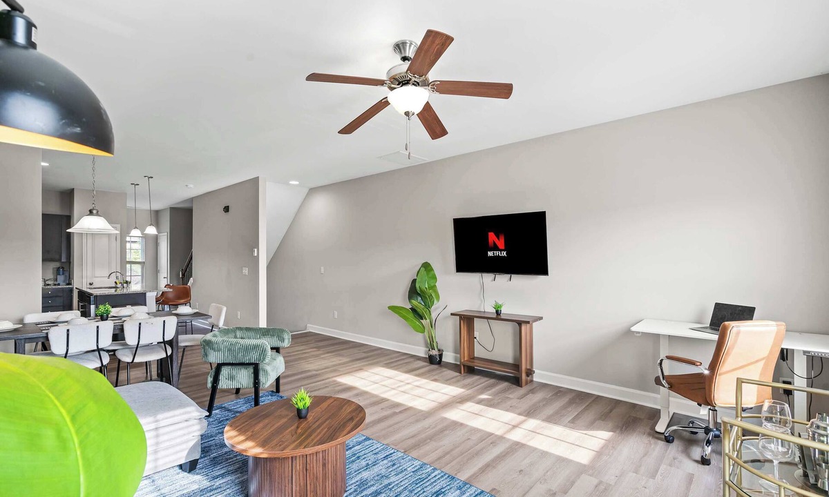 Pineville House | 3BR Townhouse | King Bed | 3-Story | Pineville