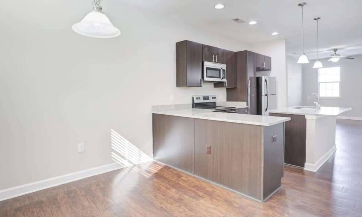 Pineville House | 3BR Townhouse | King Bed | 3-Story | Pineville