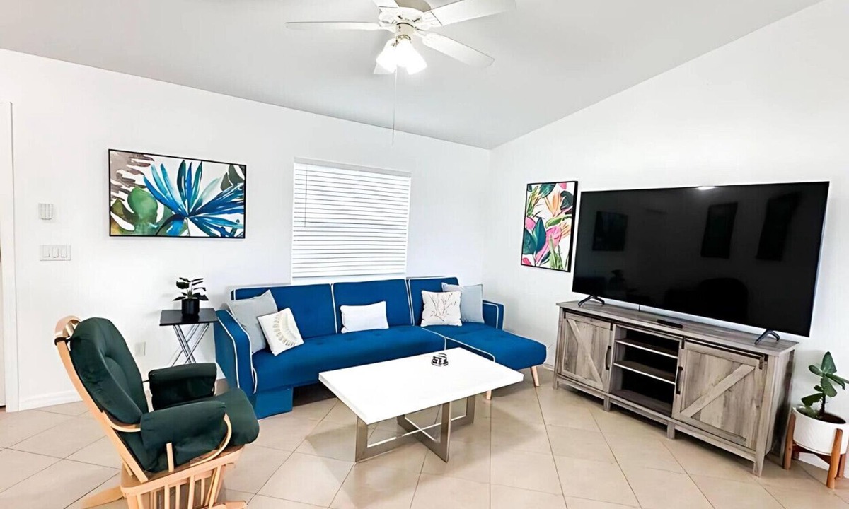Port Charlotte Villa | 3BR Waterfront Views | Pool + BBQ | 3 King Beds | Sleeps 7 | Port Charlotte