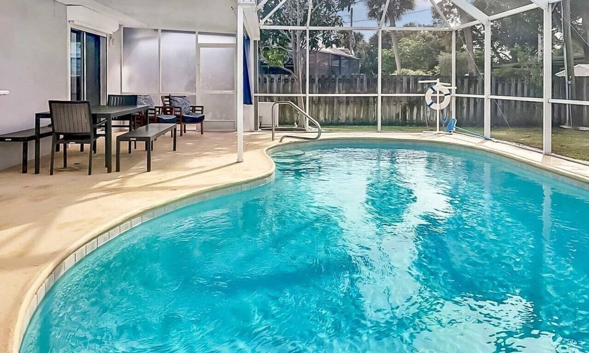 Melbourne House | 3br with Pool Near Golf, Beaches & more