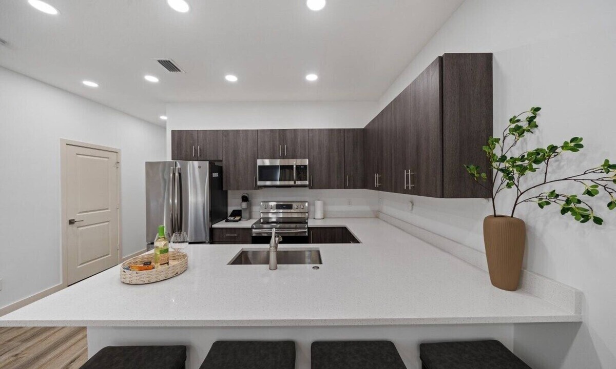 Riviera Beach House | 4 Bed WPB - Home Near 95, Airport, DT & Beaches