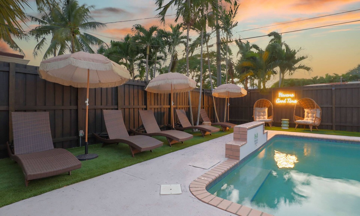 South Corals House | 4 Bedroom. Heated Pool. Waterfall. Game Room. Close 2 Beach, Las Olas, Downtown.