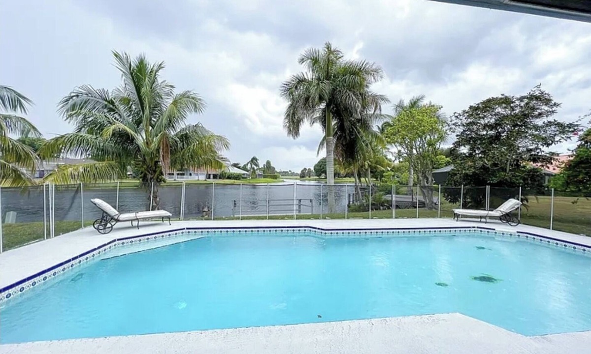 Greenview Shores House | 4-bedroom Luxury Modern Lake Front House in fabulous Wellington