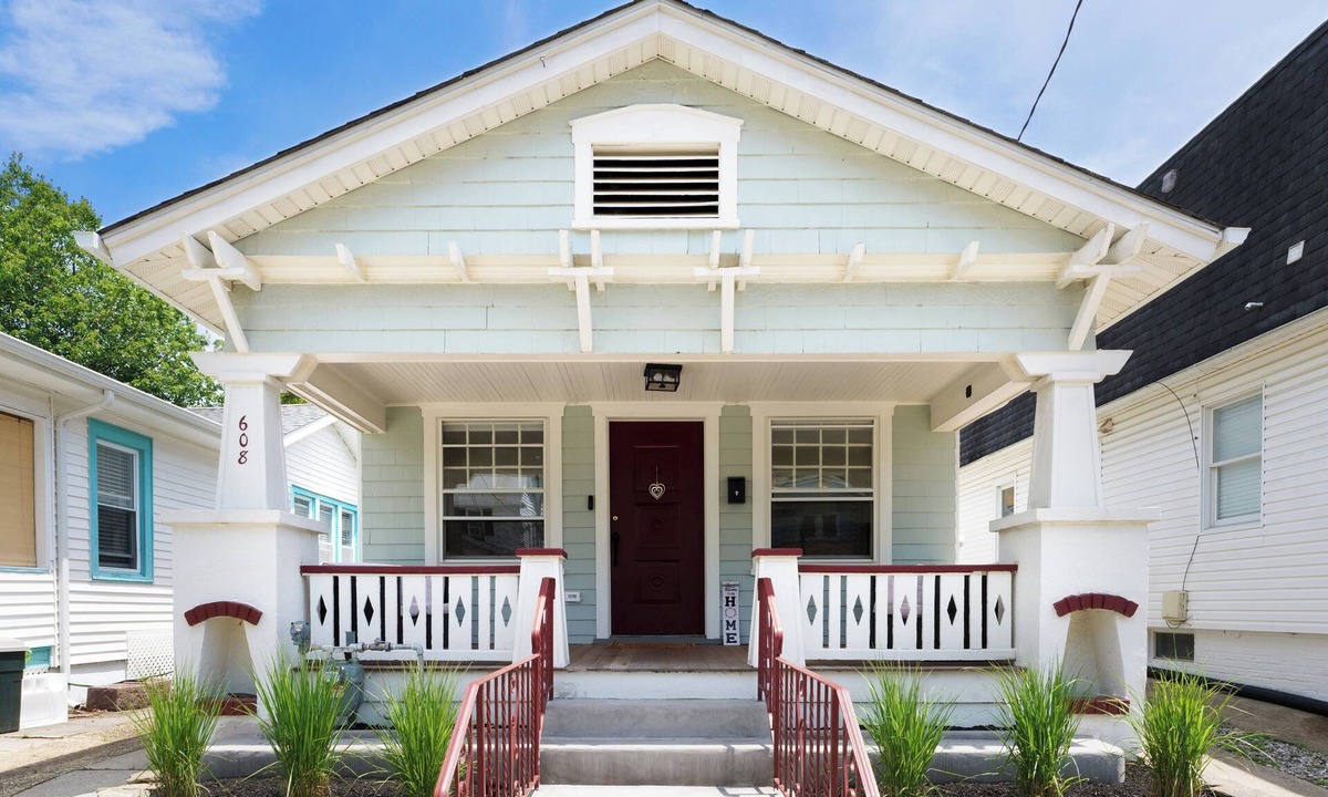 Bradley Beach Cottage | 4 blocks to ocean. Remodeled, Lovely 3-bedrm wAC for a Calming Beach Experience