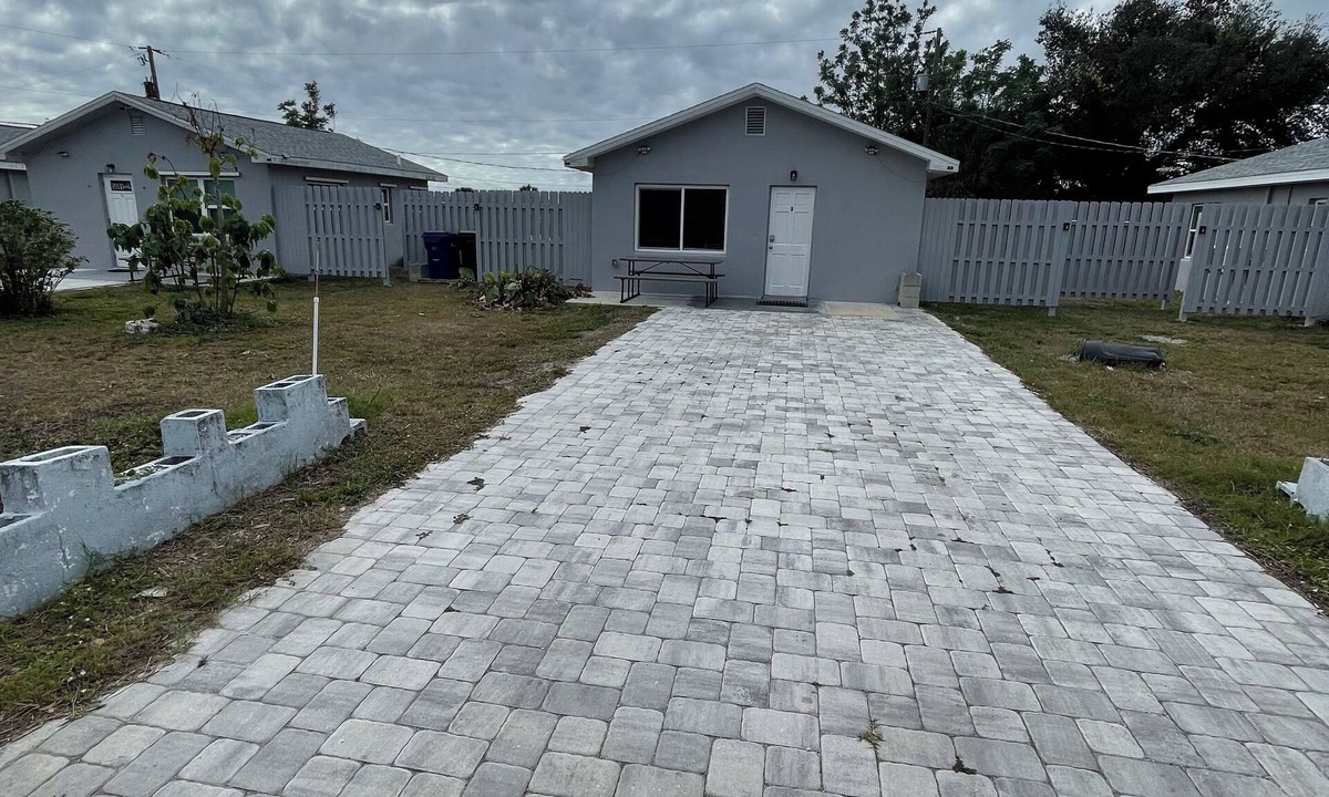 Warm Mineral Springs Cottage | #4 Charming cottage across of warm mineral springs great for 2 person