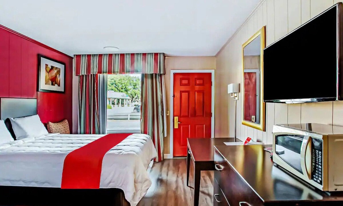 Ridgeland Hotel | 4 Great Units w/Free Parking Near Fiddlers Seafood Restaurant