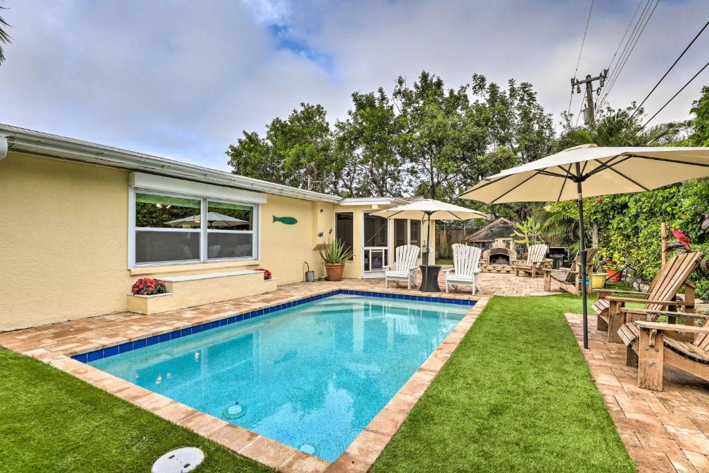 South Bradenton House | 4 Mi to Dtwn Home with Pool and BBQ in Bradenton