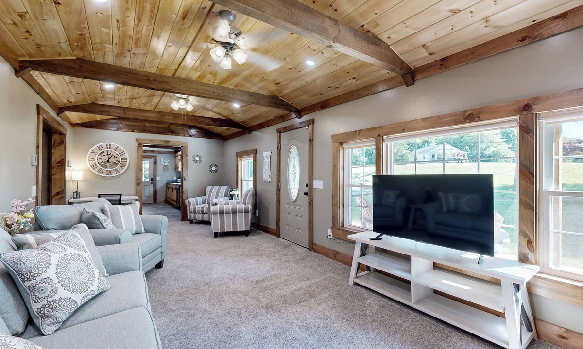 Salem House | 4 Mi to Dtwn Morganton! Family Retreat w/Patio