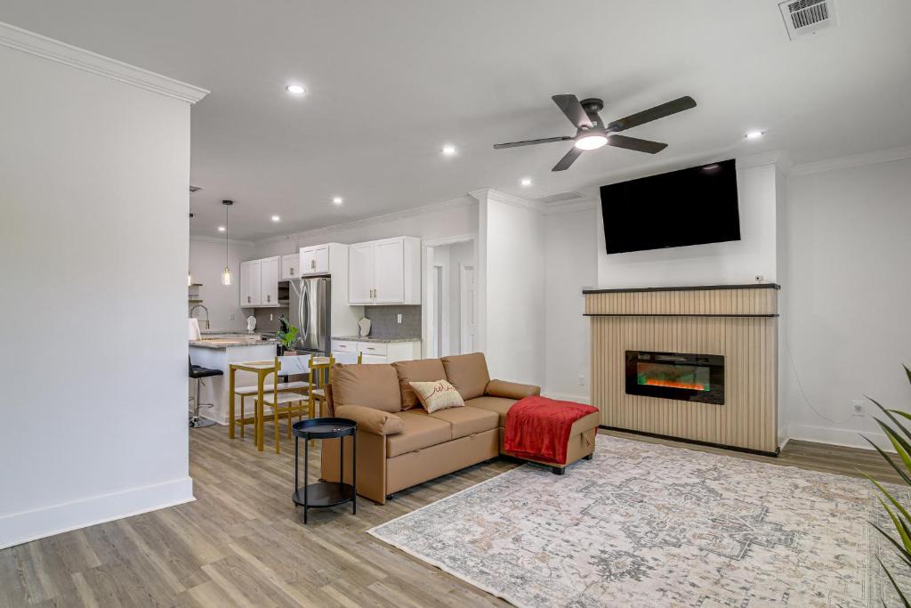 Sylvan Hills House | 4 Mi to Mercedes-Benz Stadium: ATL Home w/Yard!
