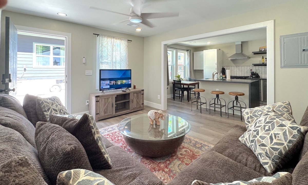 Sylvan Hills House | 4 miles to Mercedes Benz Stadium-Sleeps 4-Best Value ATL STAY FOR FIFA
