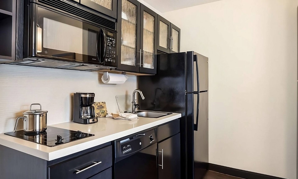 Morris Plains Hotel | 4 Units | Modern Kitchen Suites Near Morristown with Quick NYC Access