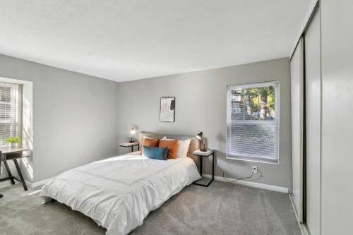Cumberland Apartment | 400 winchester 605 l 2 Bed 2 Bath Newly Furnished
