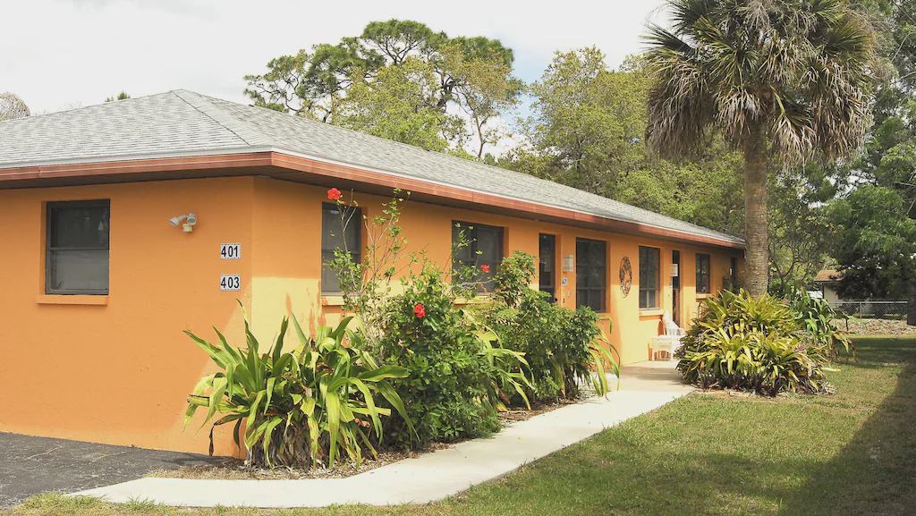 Laurel Villa | 401 Shore Rd - Spacious, Walk to Nokomis Beach/Casey Key, Wi-Fi, Pet Friendly