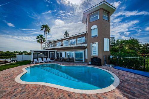 Crystal Beach House | 418 m² House ∙ 5 bedrooms ∙ 12 guests