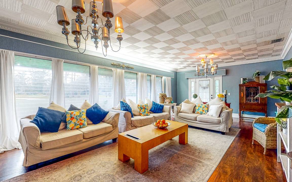 Plant City House | 426 m² House ∙ 8 bedrooms ∙ 22 guests
