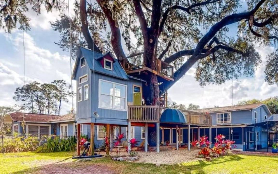 Plant City House | 426 m² House ∙ 8 bedrooms ∙ 22 guests