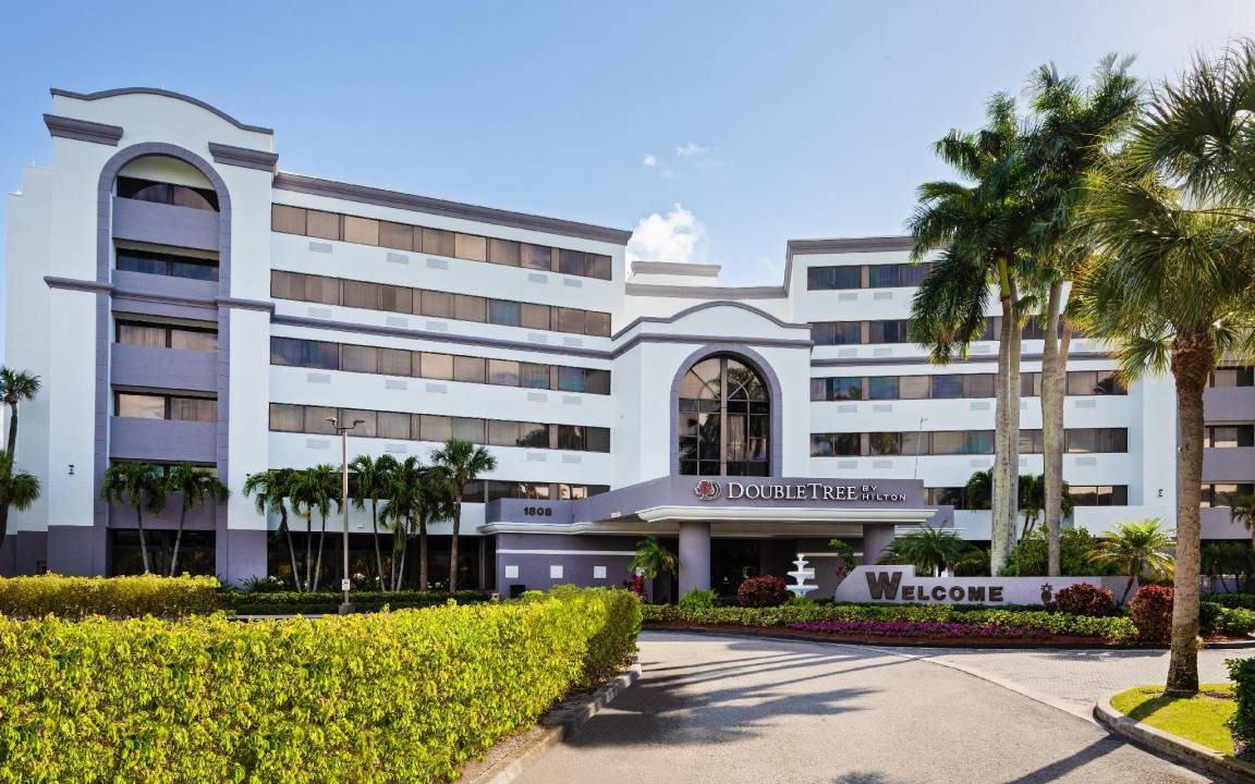 West Palm Beach Hotel | 45 m² Hotel ∙ 3 bedrooms ∙ 127 guests