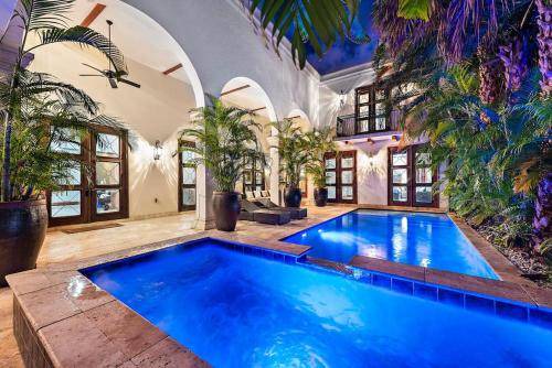 Victoria Park House | 464 m² House ∙ 5 bedrooms ∙ 12 guests