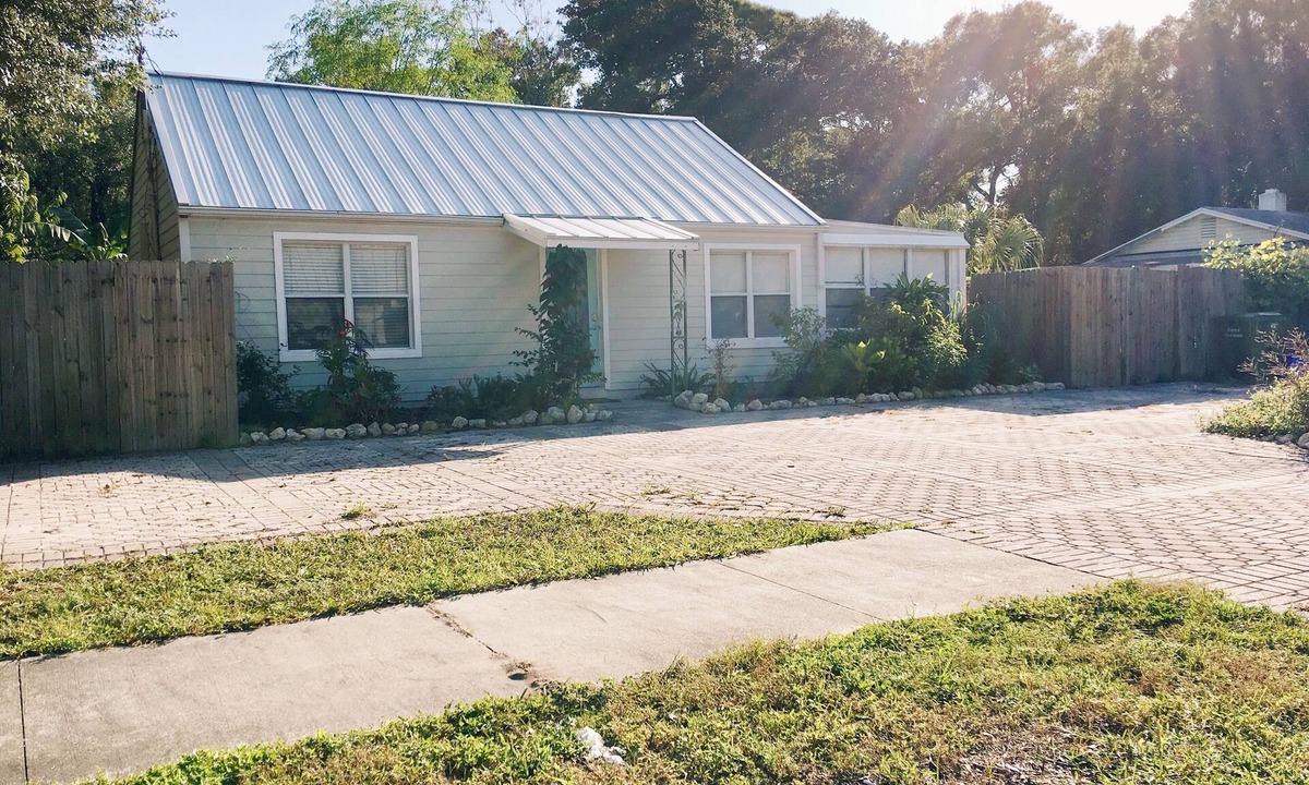 Bayou Oaks House | 47th Street Cottage in sunny Sarasota