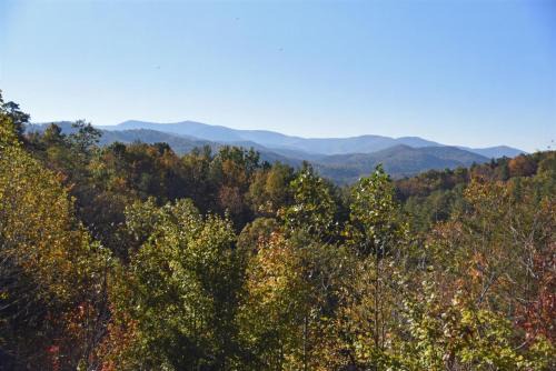 Foxfire Estates House | 4BR/3BA | Hot Tub | Pool Table | Views | Pets ok