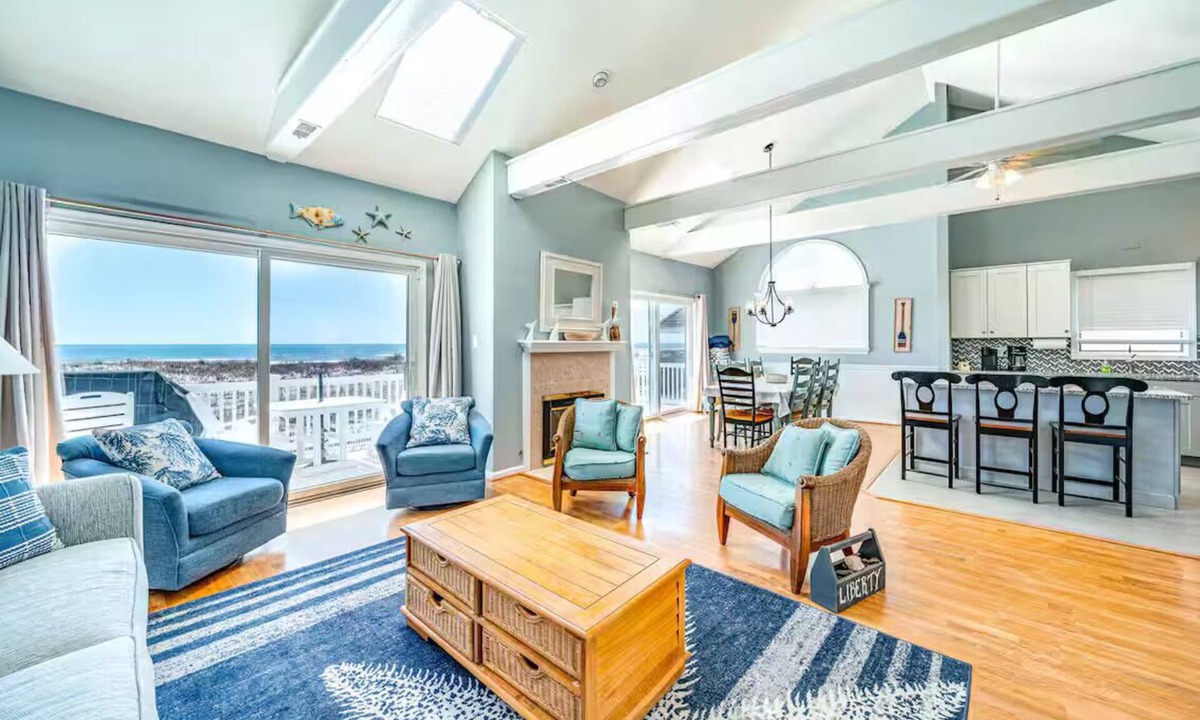 South End Condo | 4BR Beachfront, sleeps 12, Grill, PET Friendly, Linens included! Amazing views