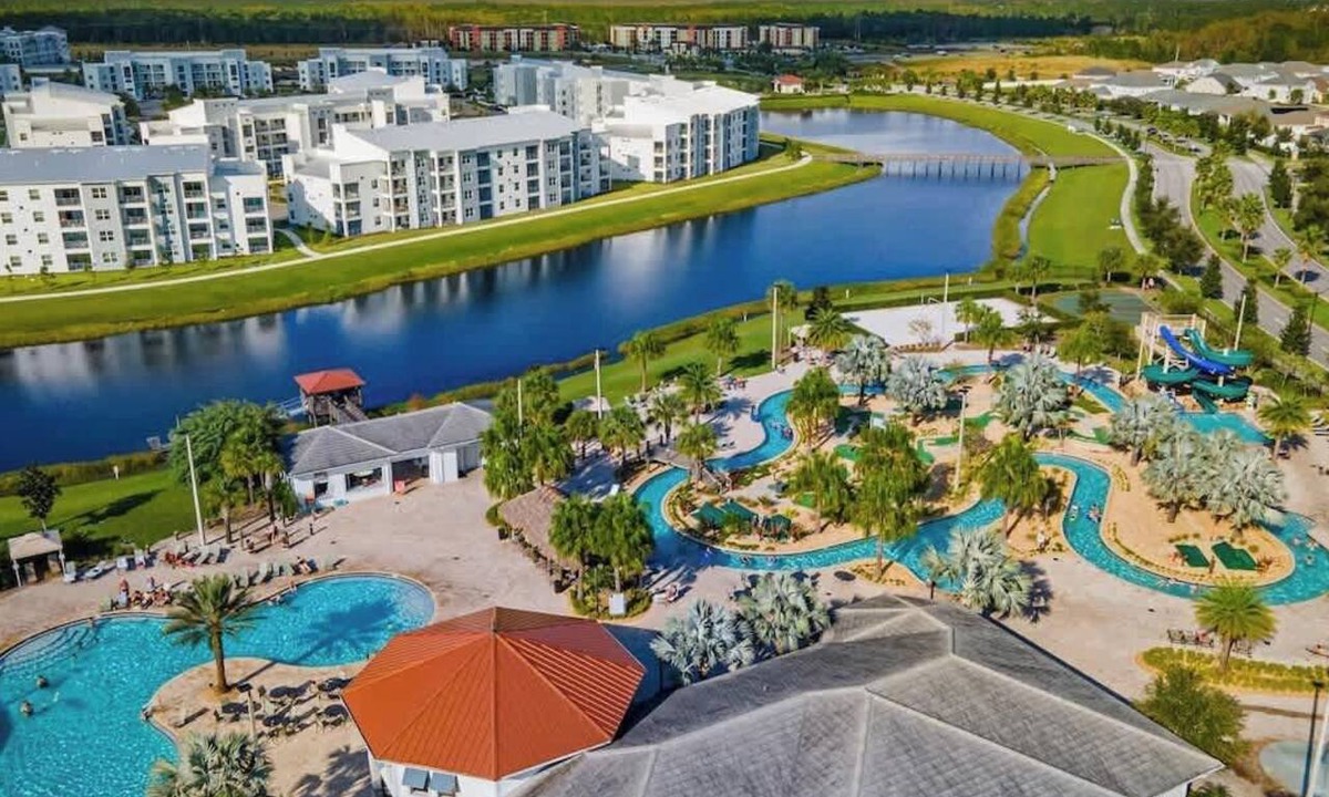Kissimmee Condo | 4BR/Close to Disney/Free BBQ&Storey Lake WaterPark