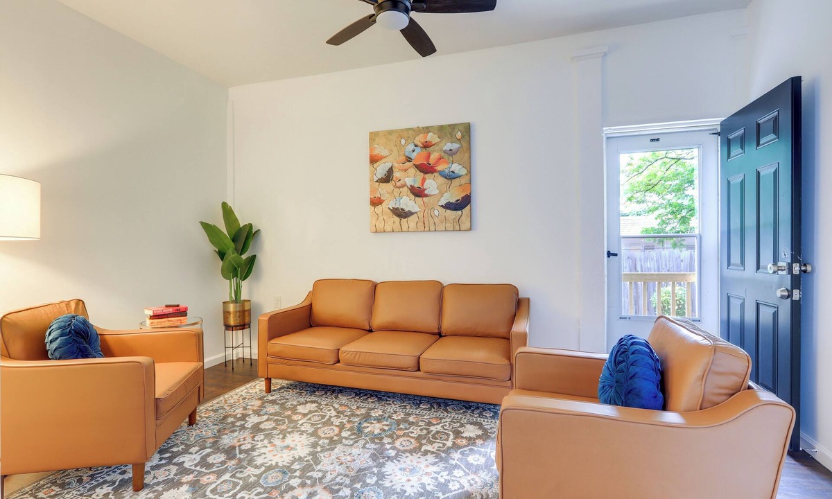 Griffin House | 4BR Griffin Home | Walk Downtown | Large Driveway