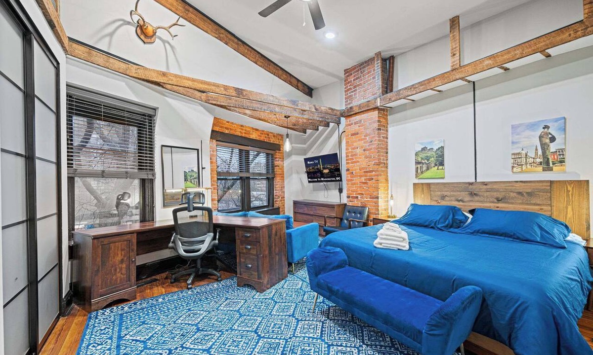 Shaw Apartment | 4BR Historic DC Rowhouse · Sleeps 14 · Shaw