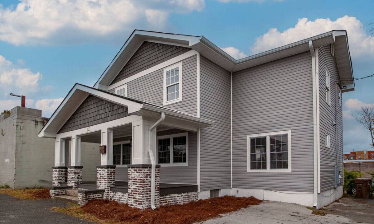Knoxville House | 4BR Home | Private Parking near Downtown Knoxville
