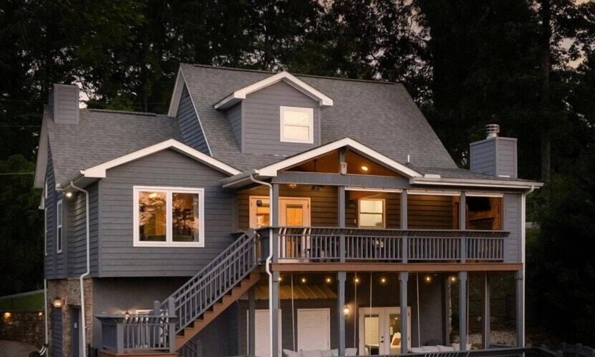 Caryville House | 4BR Lakefront Getaway,Hot Tub,Dock