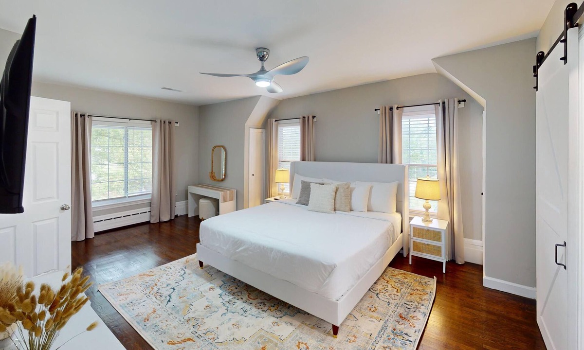 Atlanta House | 4BR Pet-Friendly Atlanta Woods Retreat