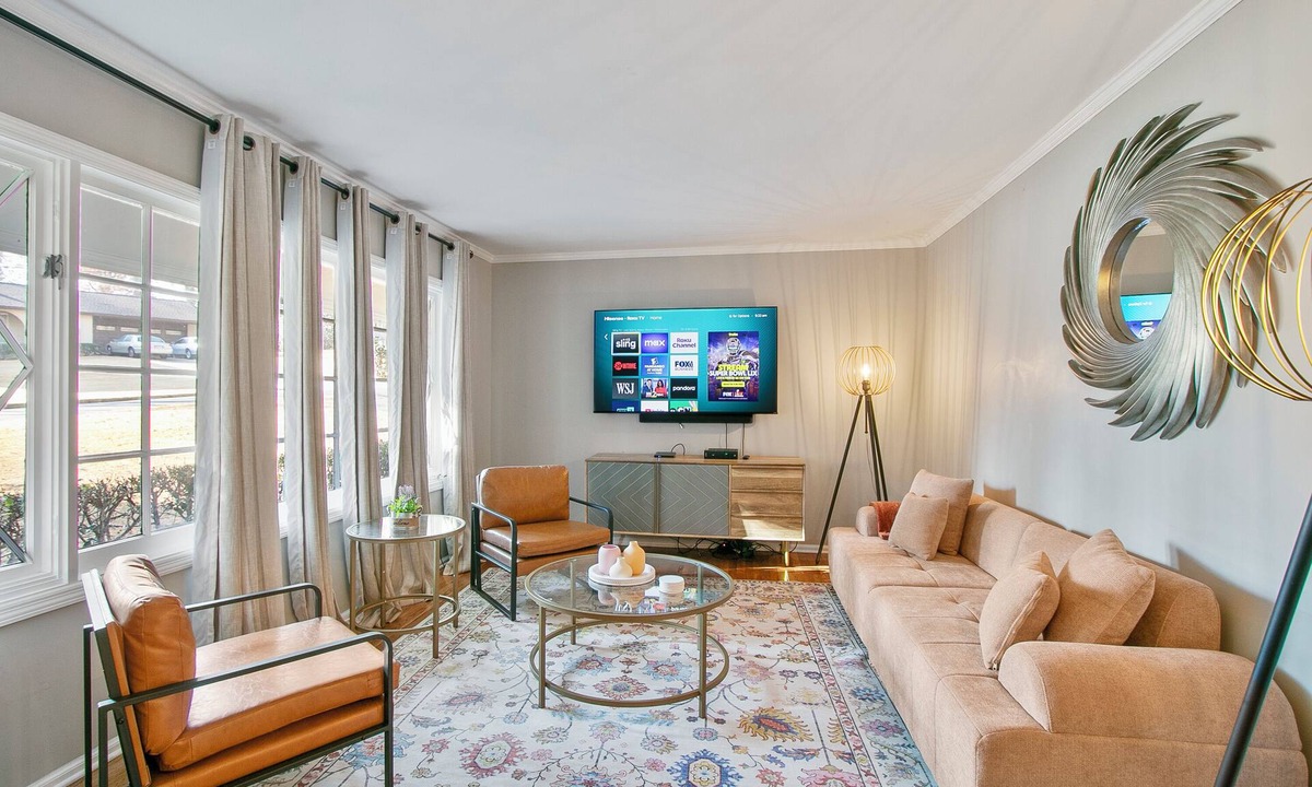 Atlanta House | 4BR w/2 Kitchens, King Suite + Yard Family & Groups Welcome
