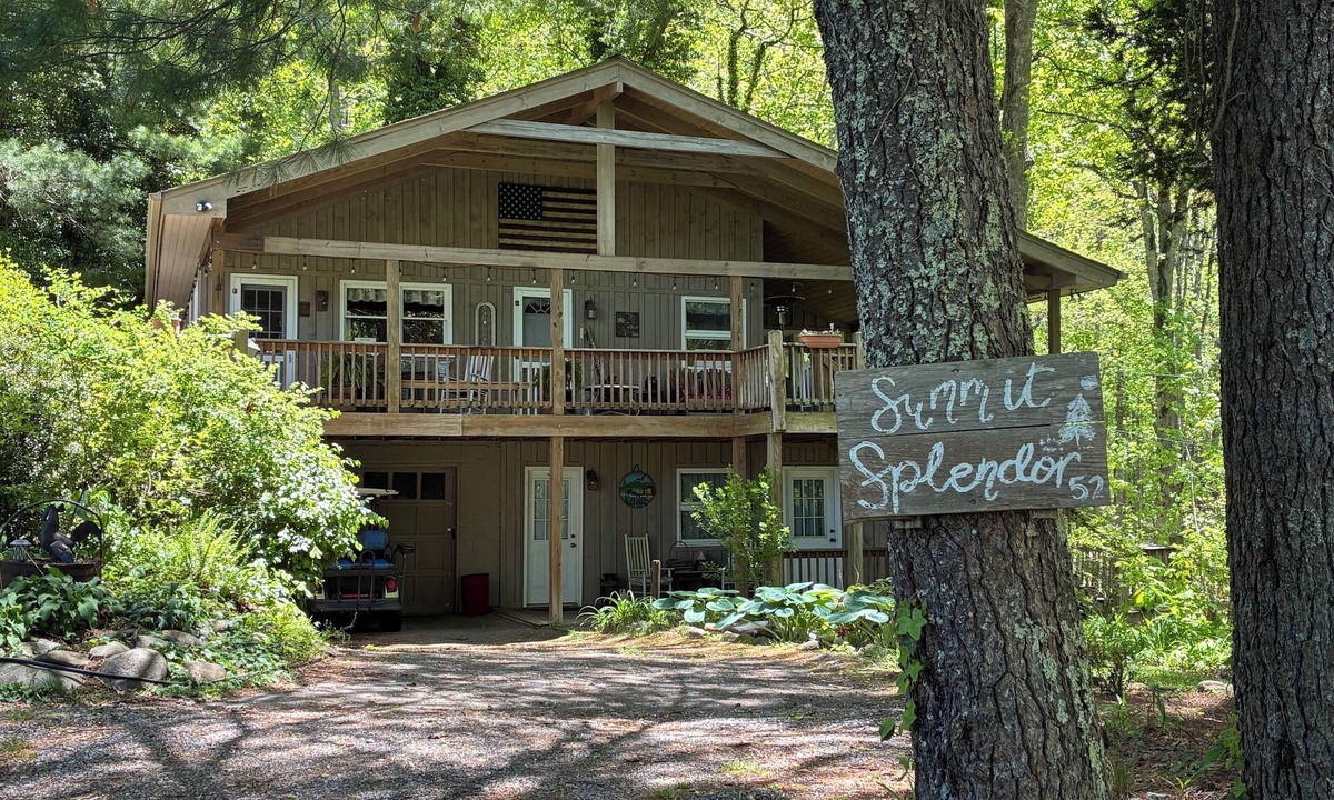 Balsam Cabin | 5-bedroom cabin in a relaxing community with stunning Mountain Views!